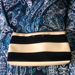 A mini Kate spade purse 🌺